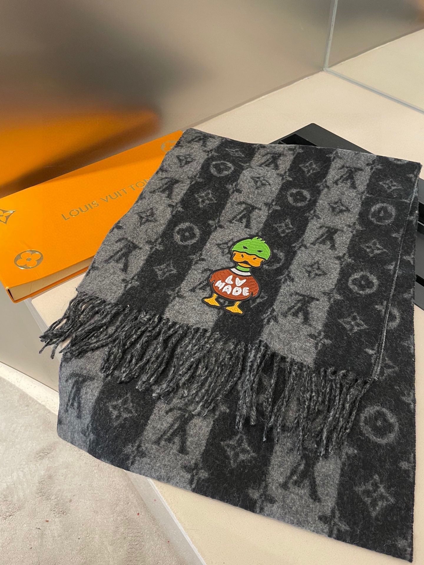 LOUIS VUITTON TIGER PATTERN SCARF 205 CM IN BLACK CASHMERE 390875