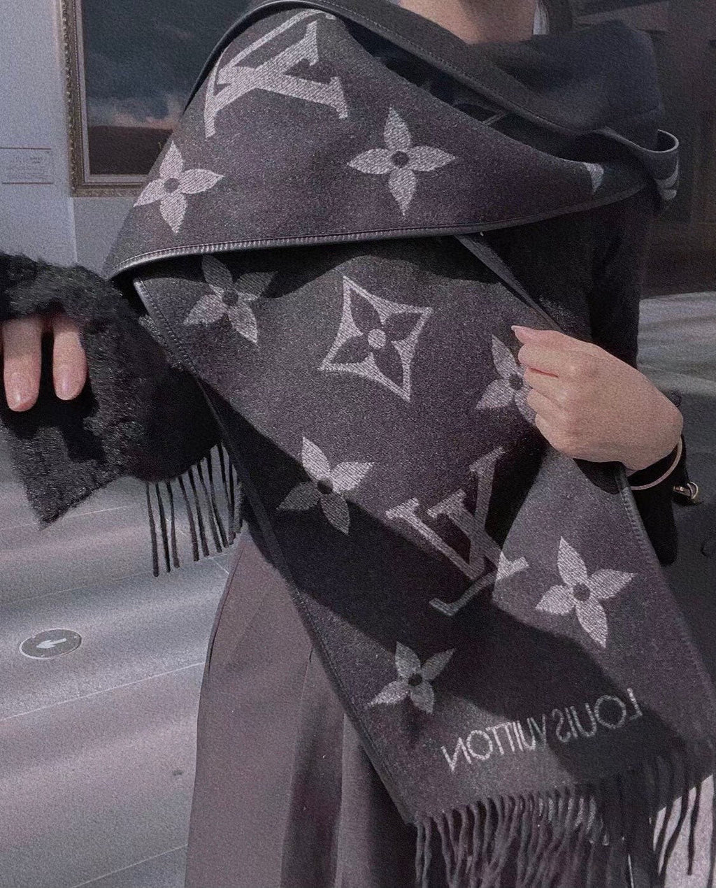 LOUIS VUITTON SCARF 196 CM IN BLACK MIX WHITE LAMBSWOOL AND CASHMERE 393081