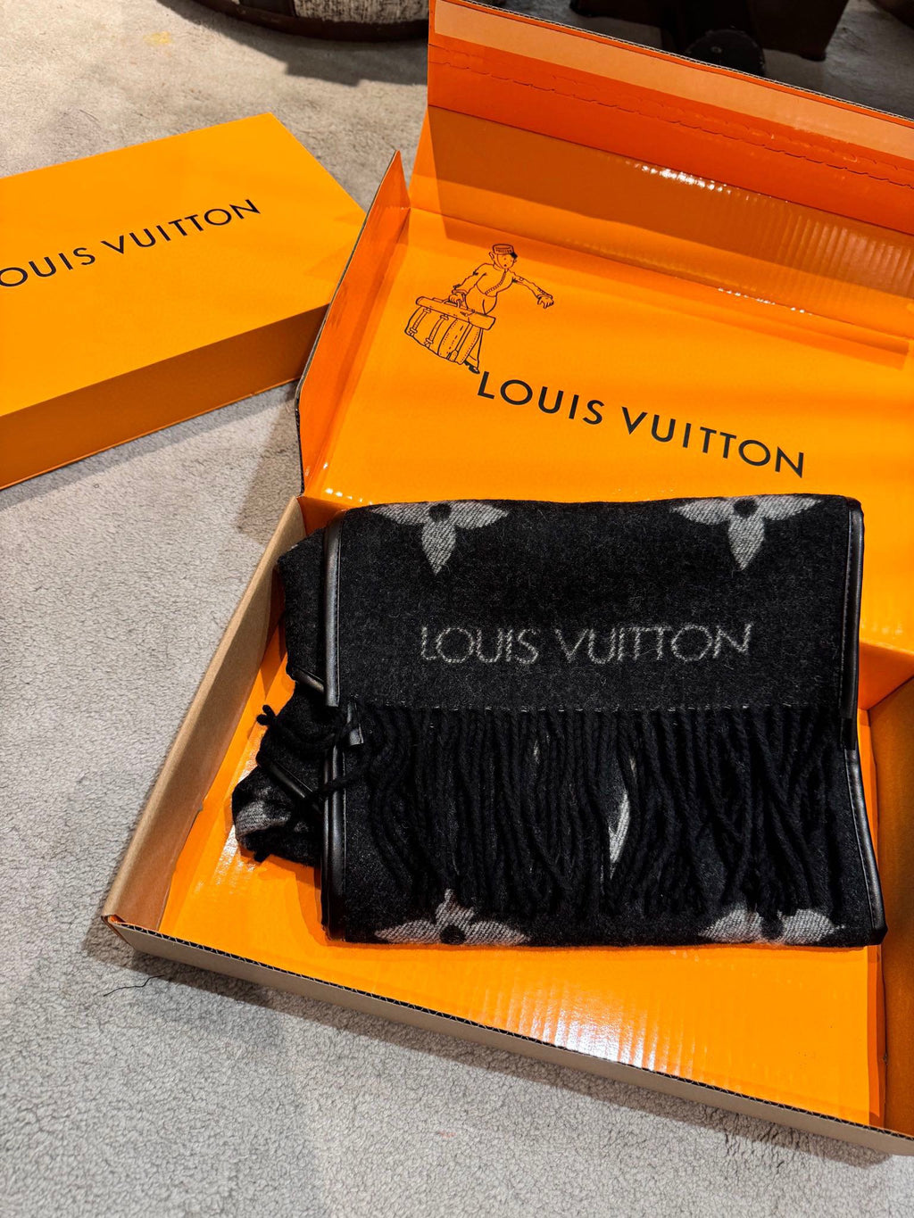 LOUIS VUITTON SCARF 196 CM IN BLACK MIX WHITE LAMBSWOOL AND CASHMERE 393081
