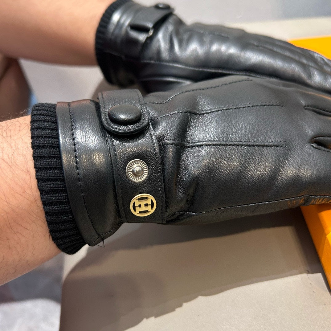 HERMES GLOVES WITH BUTTON IN BLACK SHEEPSKIN 456347