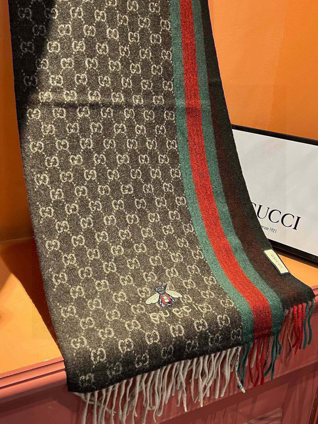 GUCCI SCARF 180 CM IN CAROB BROWN CASHMERE WITH BEE PATTERN 396475