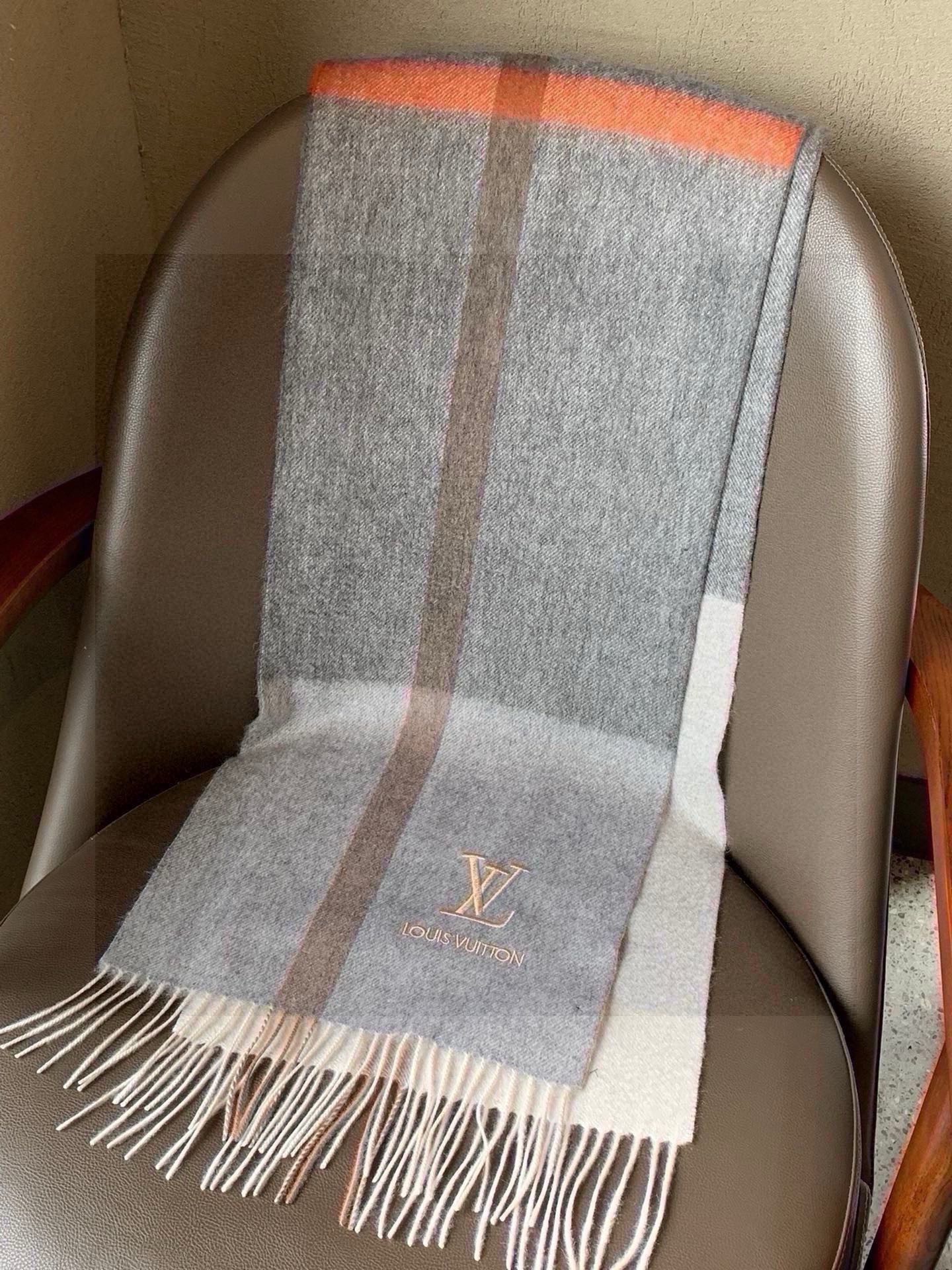 LOUIS VUITTON SCARF 170 CM IN MOUSE GRAY CASHMERE 399929