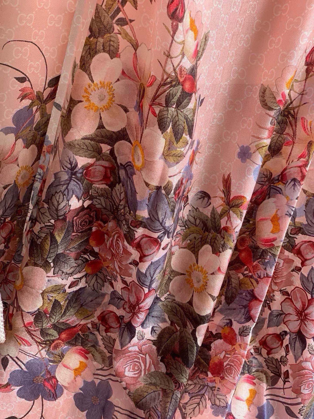 GUCCI SCARF 200 CM IN BLUSH PINK CASHMERE WITH COLORFUL FLOWER 405253