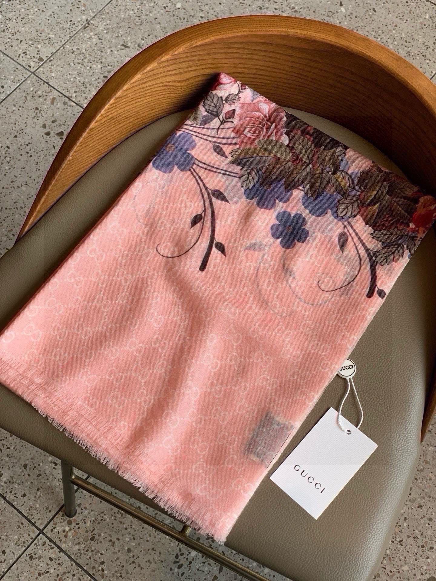 GUCCI SCARF 200 CM IN BLUSH PINK CASHMERE WITH COLORFUL FLOWER 405253