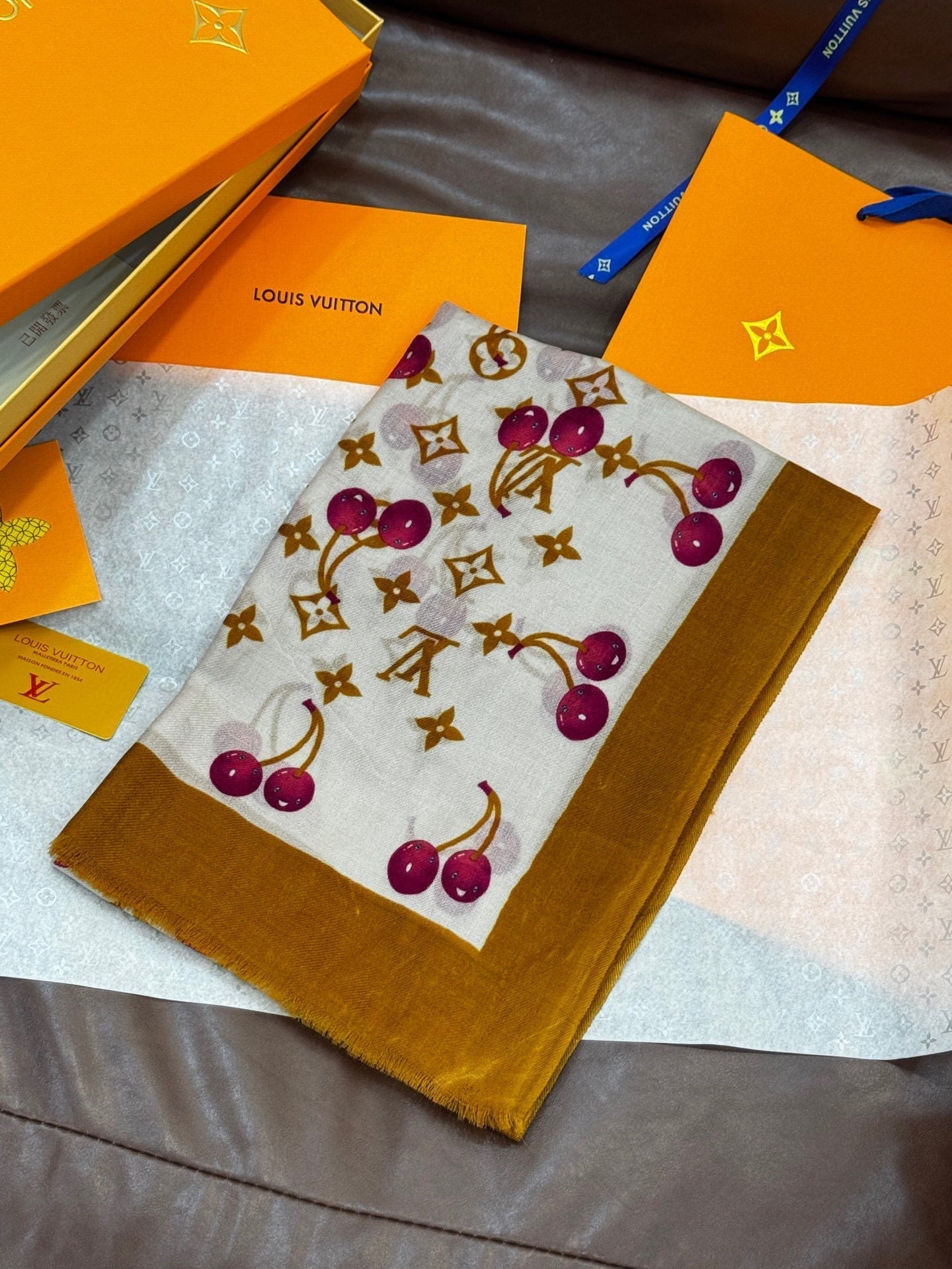 LOUIS VUITTON LV SCARF 200 CM IN CASHMERE 728983
