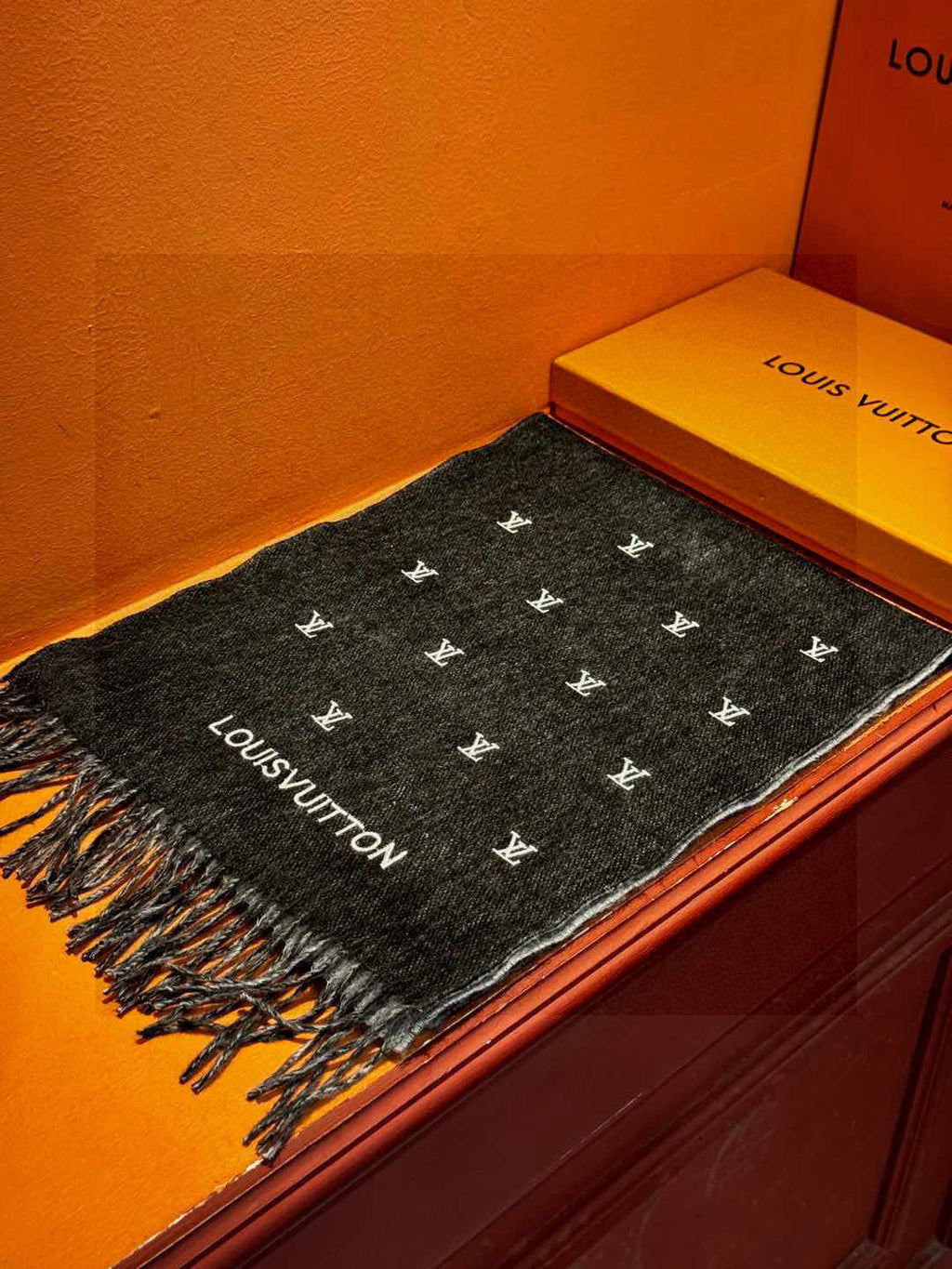LOUIS VUITTON LV SCARF 180 CM IN CASHMERE 730575