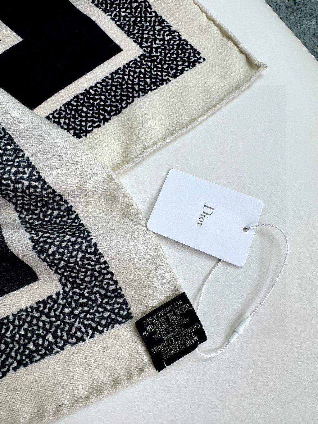DIOR SCARF 140 CM IN CASHMERE-SILK BLEND 699256