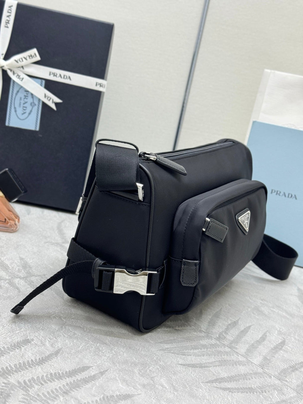 PRADA 25S MEDIUM MESSENGER BAG 35 IN BLACK RE-NYLON AND CALFSKIN
