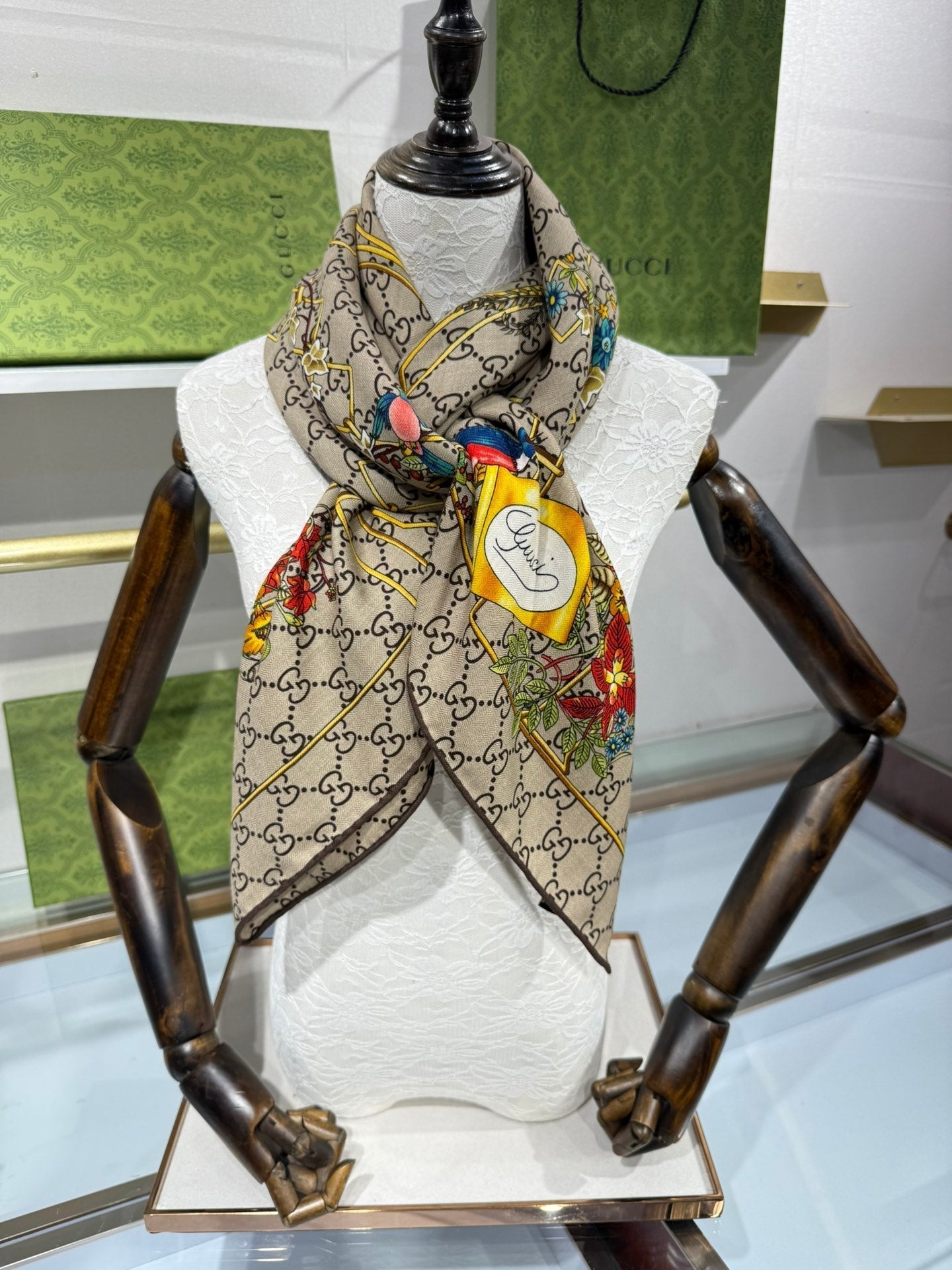 GUCCI 25S SCARF 140 IN CASHMERE 636341